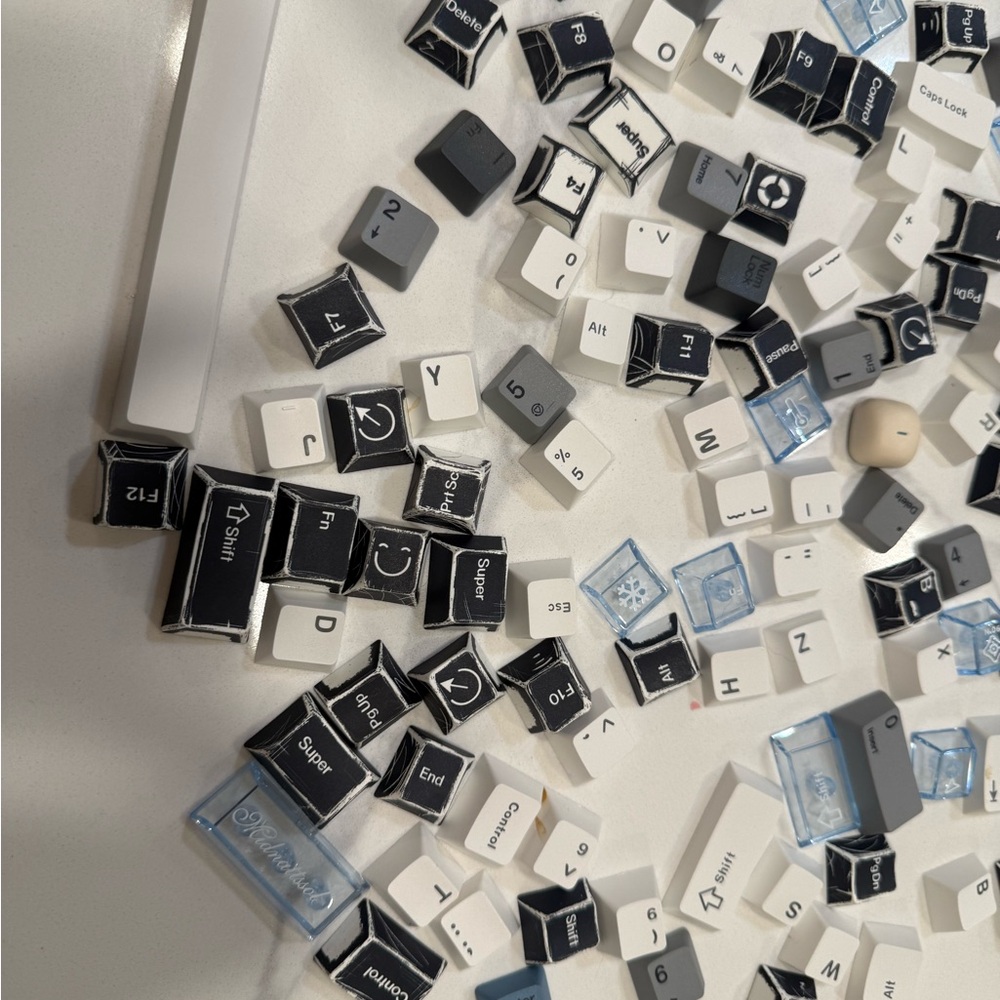 Source Unknown Mixed Color Keyboard Keycaps - Picture 8 of 8